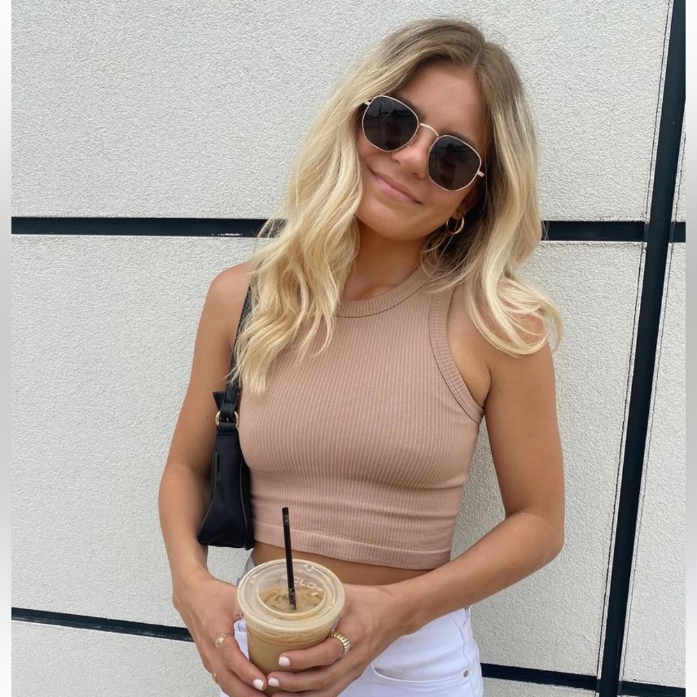 Tan tank